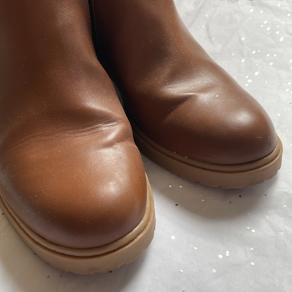 Boots - Picture 4 of 5